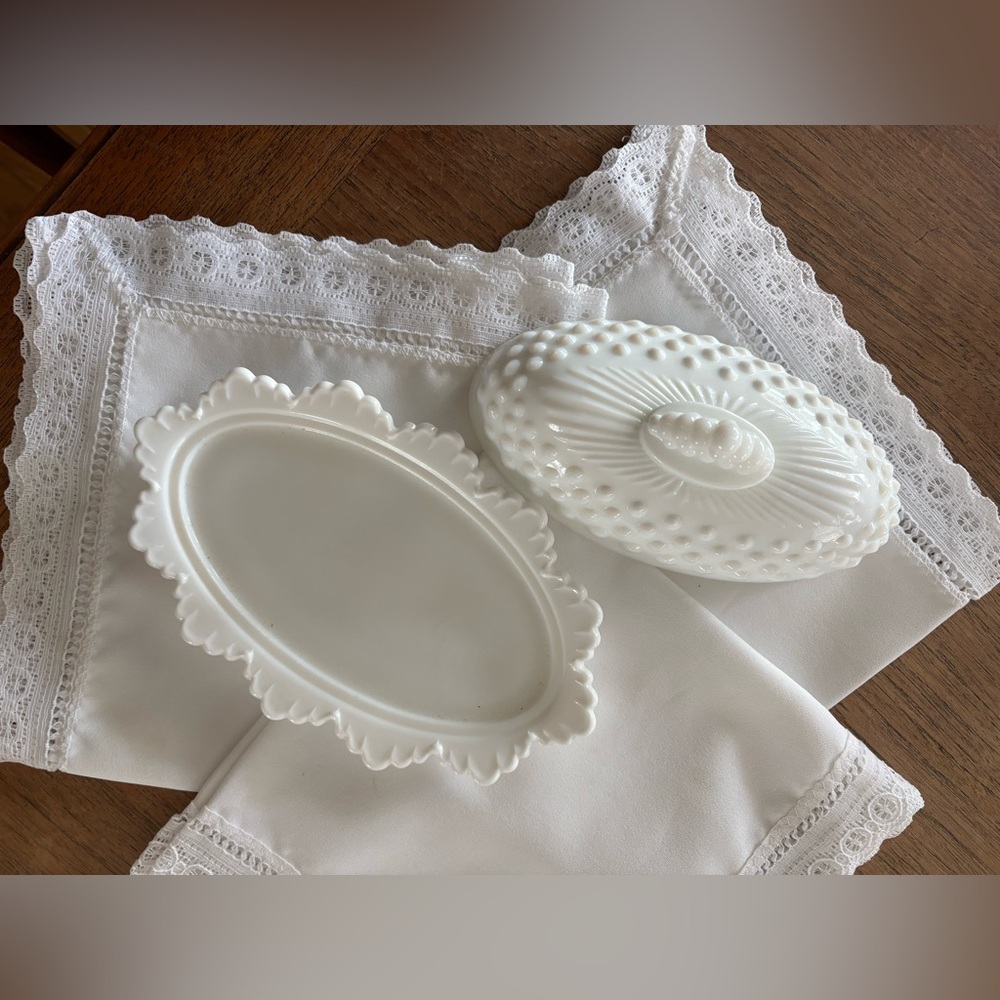 Fenton Vintage White Hobnail Covered Butter Dish - Picture 3 of 4